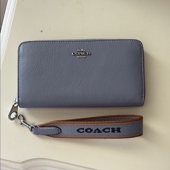 Blue Coach wallet - Picture 1 of 3